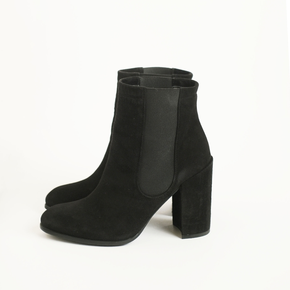 Stuart Weitzman Sidemover US9 Black Suede Chelsea Boots Chunky Heel Like New